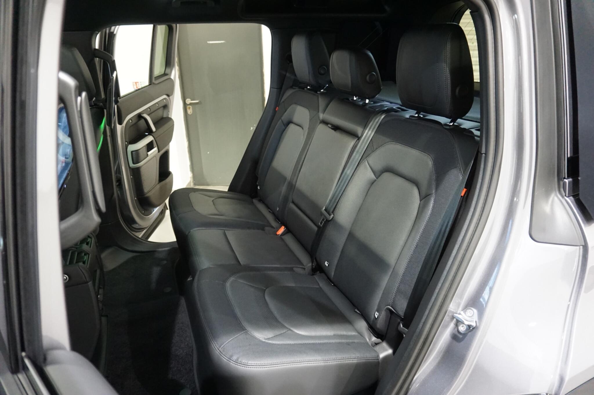 Land Rover Defender 110 2.0 P400e 15.4kWh X-Dynamic SE SUV 5dr Petrol Plug-in Hybrid Auto 4WD Euro 6 (s/s) (404 ps)